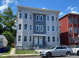 220 Maplewood Ave in Bridgeport, CT - Building Photo