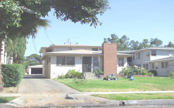 221 Palmetto Dr in Alhambra, CA - Foto de edificio