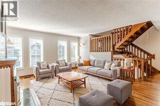 36 Kempenfelt Dr in Barrie, ON - Building Photo - Building Photo