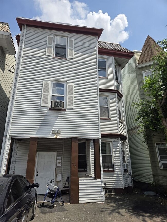 142 Johnson Ave in Newark, NJ - Building Photo - Building Photo