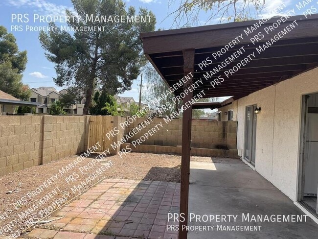 property at 1532 E El Parque Dr