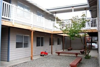 Juneau's Landing Apartments in Everett, WA - Building Photo - Building Photo