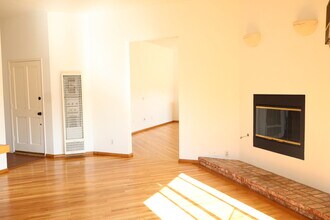 4825 1/2 Sawtelle Blvd in Los Angeles, CA - Building Photo - Building Photo