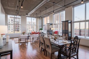 4899 Montrose Blvd in Houston, TX - Building Photo