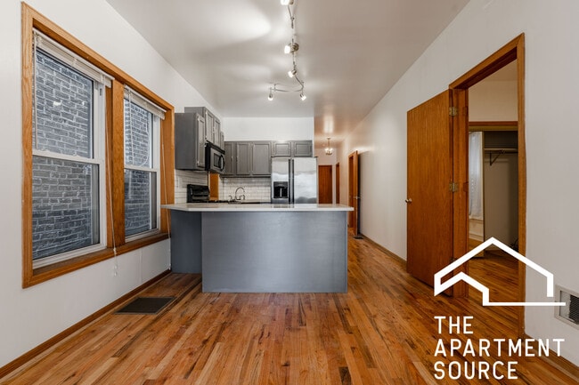 2110 N Oakley Ave, Unit 1