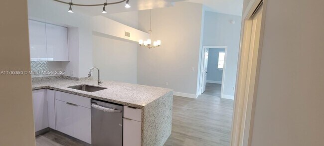 677 SW 111th Ave in Pembroke Pines, FL - Building Photo - Building Photo