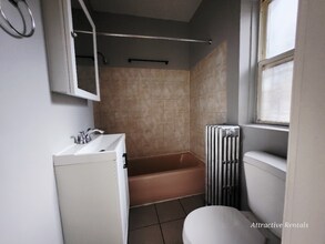 5605 W Wabansia Ave, Unit 2 in Chicago, IL - Building Photo - Building Photo