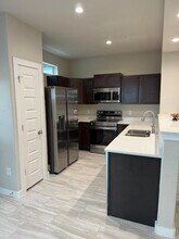 8315 V. Pisa in San Antonio, TX - Foto de edificio - Building Photo