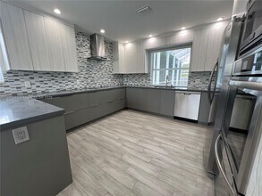 1405 N 46th Ave in Hollywood, FL - Foto de edificio - Building Photo