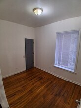 4743 W Jackson Blvd, Unit 1st floor in Chicago, IL - Foto de edificio - Building Photo