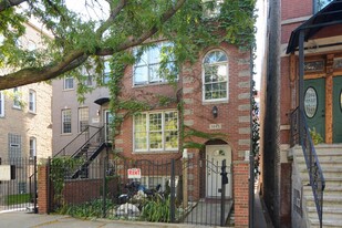 1445 W Cortez St, Unit A08C in Chicago, IL - Building Photo
