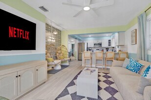 758 103rd Ave N in Naples, FL - Building Photo