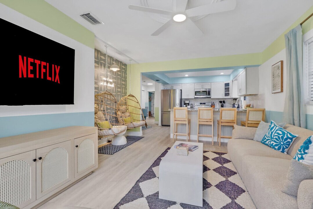 758 103rd Ave N in Naples, FL - Building Photo