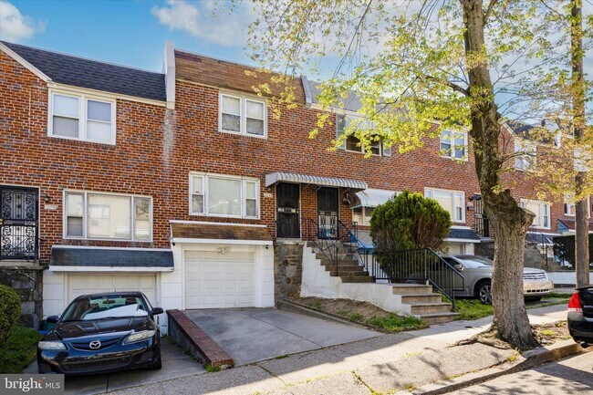 6043 N Warnock St photo'