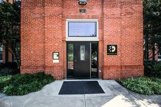1261 Caroline St NE-Unit -102 in Atlanta, GA - Foto de edificio - Building Photo