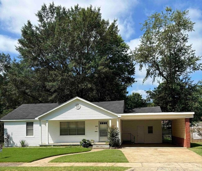 1009 Crestwood Dr