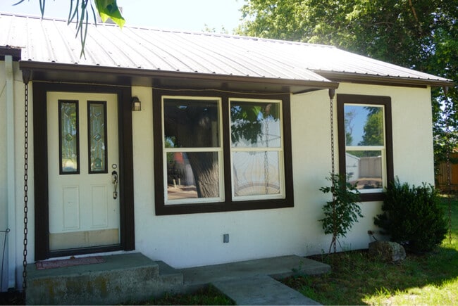 property at 22 E Kearney St
