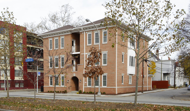 5803 E Liberty Blvd in Pittsburgh, PA - Foto de edificio - Building Photo