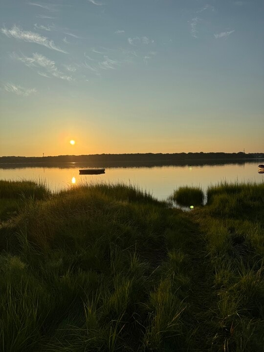 21 Wallis Ave, Unit 1 in Barrington, RI - Foto de edificio