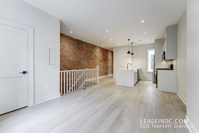 438 Warner St NW in Washington, DC - Building Photo - Building Photo