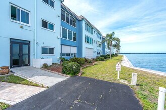 5 Gateshead Dr, Unit 308 in Dunedin, FL - Foto de edificio - Building Photo