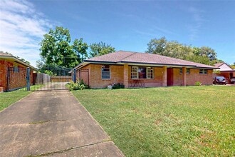 4826 Waynesboro Dr in Houston, TX - Building Photo - Building Photo