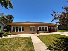 715 Lucas Ave in Chariton, IA - Building Photo