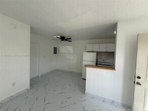 855 W 29th St in Hialeah, FL - Building Photo - Building Photo