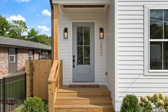 2830 Clifton Ave in Nashville, TN - Foto de edificio - Building Photo