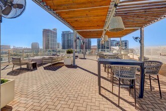 Moda Apartments in Dallas, TX - Foto de edificio - Building Photo