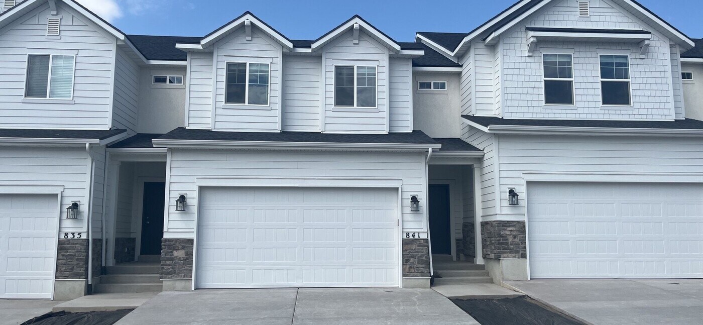 841 N Hilltop Dr in Lehi, UT - Building Photo