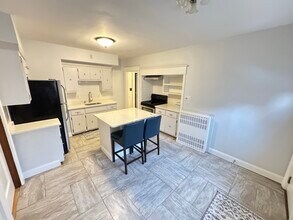 214 Commonwealth Ave, Unit 1 in Chestnut Hill, MA - Building Photo - Building Photo