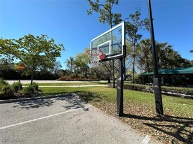 5240 Birmingham Dr in Naples, FL - Foto de edificio - Building Photo