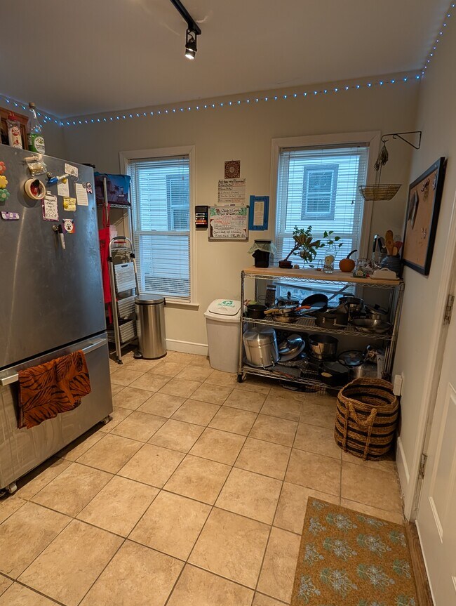 9 Medford St, Unit 1 in Somerville, MA - Building Photo - Building Photo