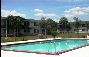 Hampton Court Apartments in Orlando, FL - Building Photo - Building Photo