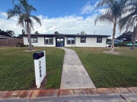 2608 Sheridan Dr in Sarasota, FL - Building Photo