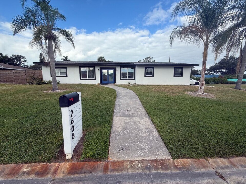2608 Sheridan Dr in Sarasota, FL - Foto de edificio