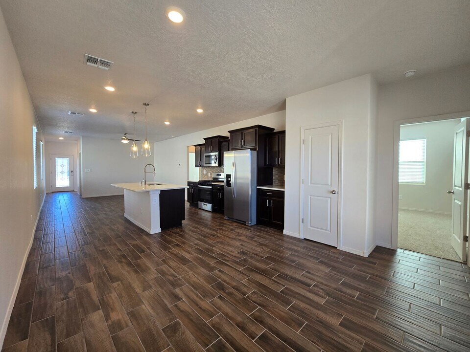 4207 Via De Ventura in Santa Fe, NM - Building Photo