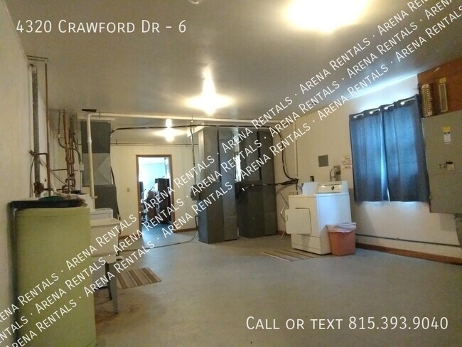 4320 Crawford Dr in Rockford, IL - Building Photo - Building Photo