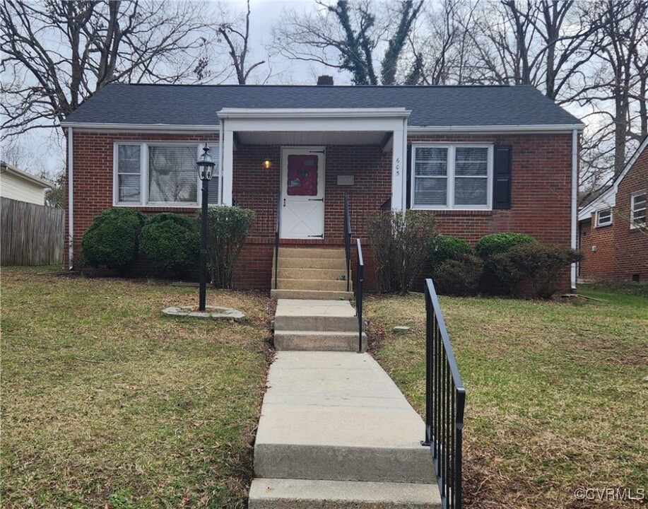 605 Walnut Ave in Colonial Heights, VA - Building Photo