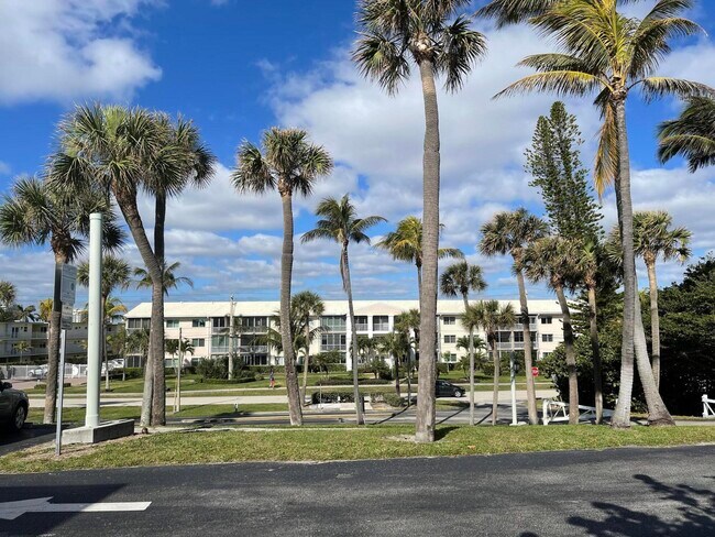 6530 N Ocean Blvd-Unit -203 in Ocean Ridge, FL - Building Photo - Building Photo