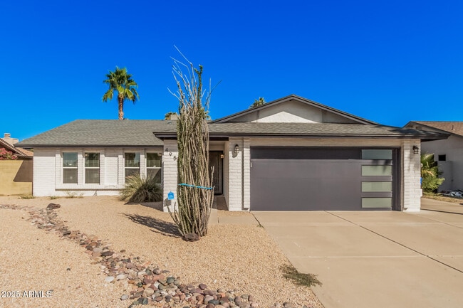 4950 W Grovers Ave in Glendale, AZ - Building Photo - Building Photo