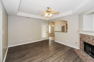 10093 Woodland Hills Dr in Cordova, TN - Foto de edificio - Building Photo