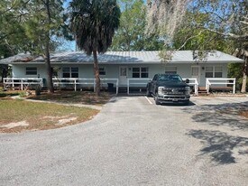 333 Lagoon Dr in Palm Harbor, FL - Building Photo