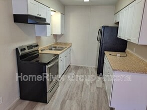 2016 W Cactus Rd in Phoenix, AZ - Building Photo - Building Photo
