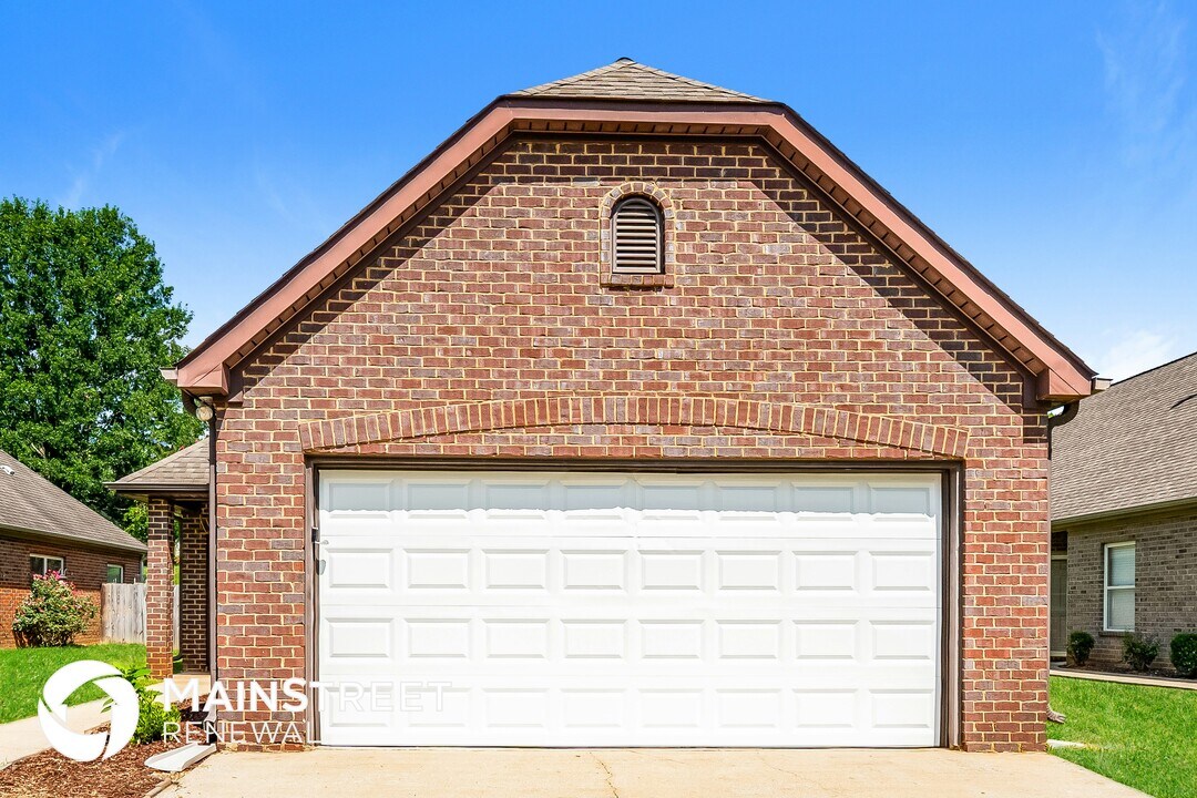 8254 Owen Park Dr in Lake View, AL - Building Photo