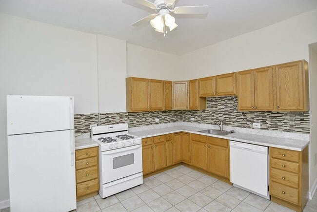 2145 W Chicago Ave, Unit K05J in Chicago, IL - Building Photo - Building Photo