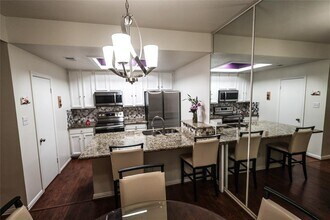 11711 Memorial Dr, Unit 266 in Houston, TX - Building Photo - Building Photo