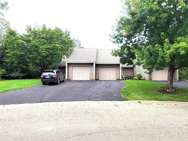 451 Hunter Hill Rd in Hudson, WI - Building Photo - Building Photo