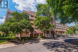 60 Homewood Ave in Toronto, ON - Building Photo